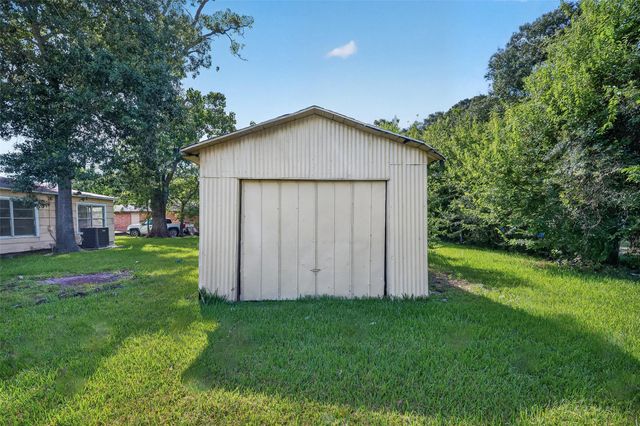 2101 E Fayle Street, Baytown, TX 77520