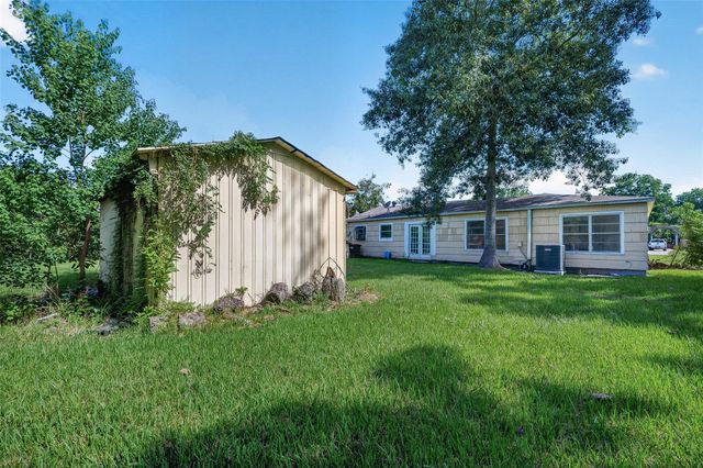 2101 E Fayle Street, Baytown, TX 77520