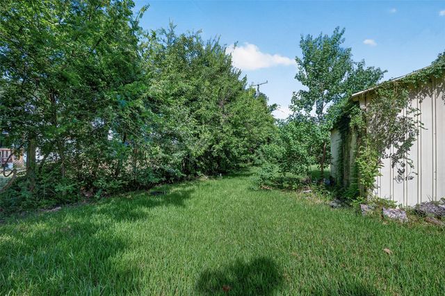 2101 E Fayle Street, Baytown, TX 77520