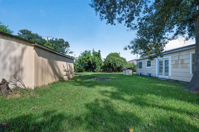 2101 E Fayle Street, Baytown, TX 77520