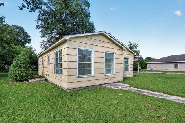2101 E Fayle Street, Baytown, TX 77520