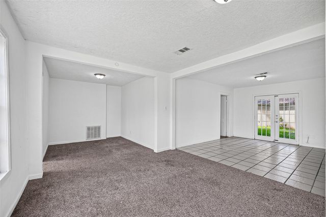 2101 E Fayle Street, Baytown, TX 77520
