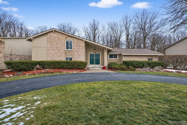 28902 Creek Bend Drive, Farmington, MI 48331