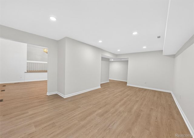 28902 Creek Bend Drive, Farmington, MI 48331