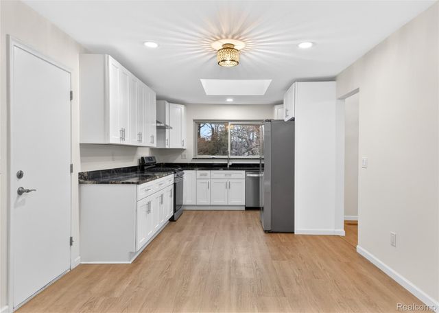 28902 Creek Bend Drive, Farmington, MI 48331