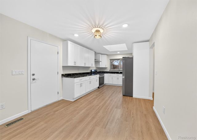 28902 Creek Bend Drive, Farmington, MI 48331