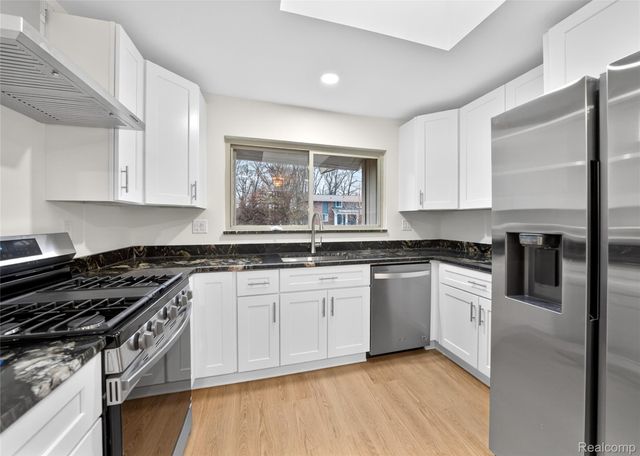 28902 Creek Bend Drive, Farmington, MI 48331