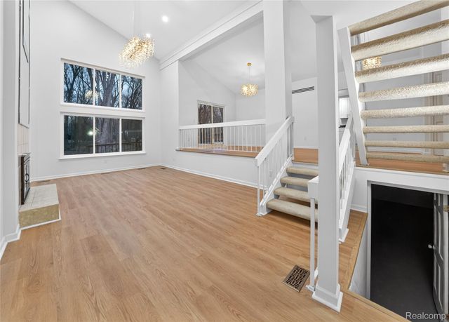 28902 Creek Bend Drive, Farmington, MI 48331