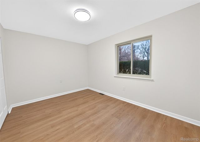 28902 Creek Bend Drive, Farmington, MI 48331