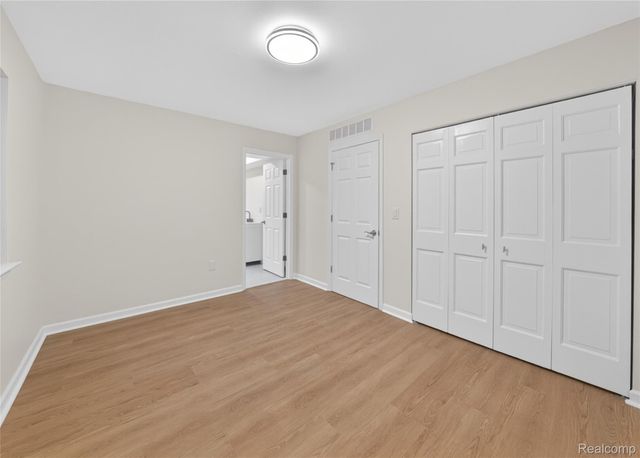 28902 Creek Bend Drive, Farmington, MI 48331