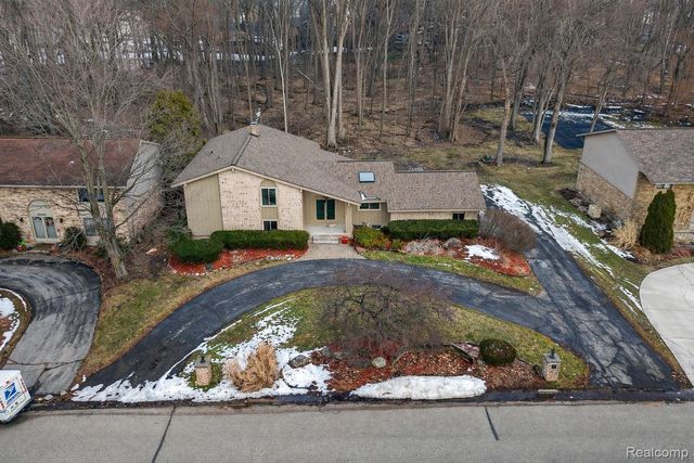 28902 Creek Bend Drive, Farmington, MI 48331