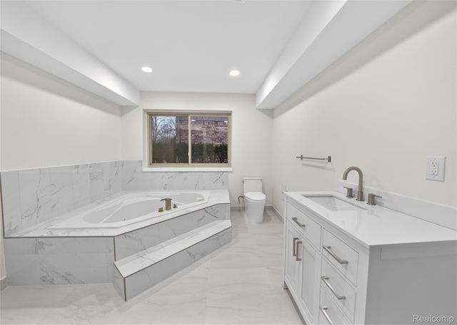 28902 Creek Bend Drive, Farmington, MI 48331