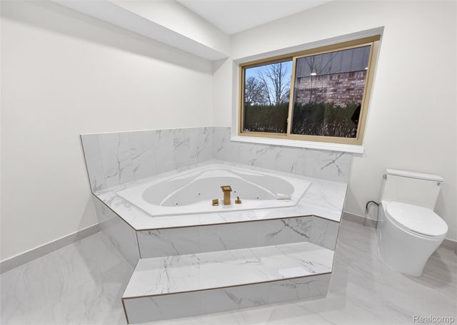 28902 Creek Bend Drive, Farmington, MI 48331