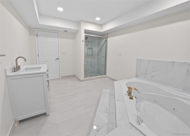 28902 Creek Bend Drive, Farmington, MI 48331