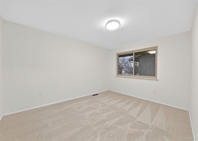 28902 Creek Bend Drive, Farmington, MI 48331