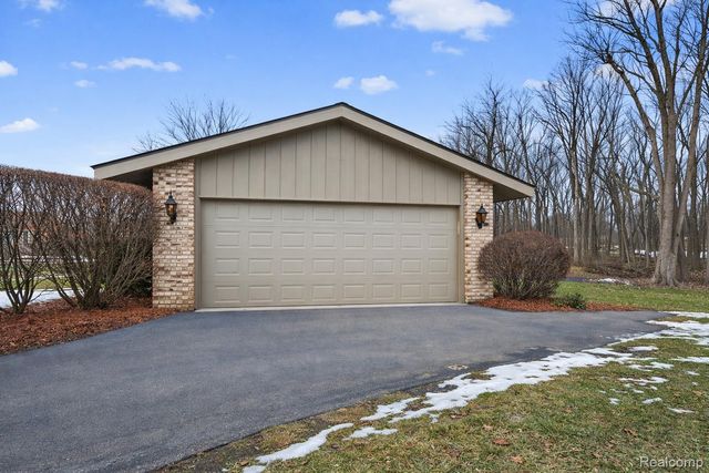 28902 Creek Bend Drive, Farmington, MI 48331