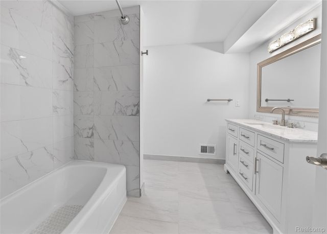 28902 Creek Bend Drive, Farmington, MI 48331