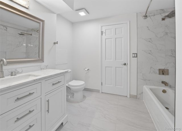 28902 Creek Bend Drive, Farmington, MI 48331