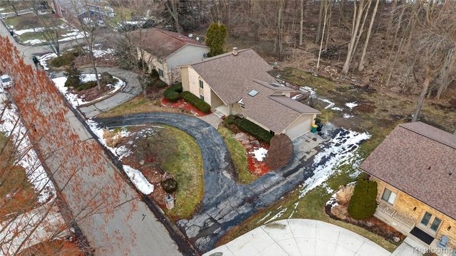 28902 Creek Bend Drive, Farmington, MI 48331