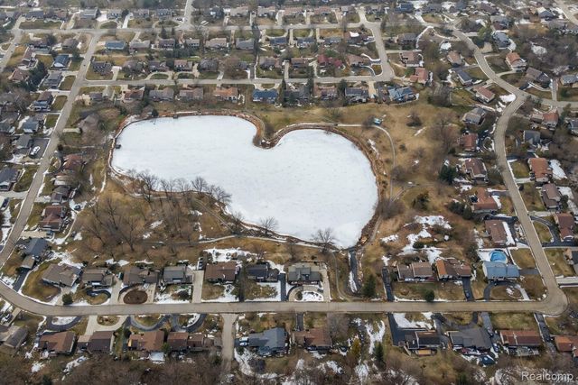 28902 Creek Bend Drive, Farmington, MI 48331