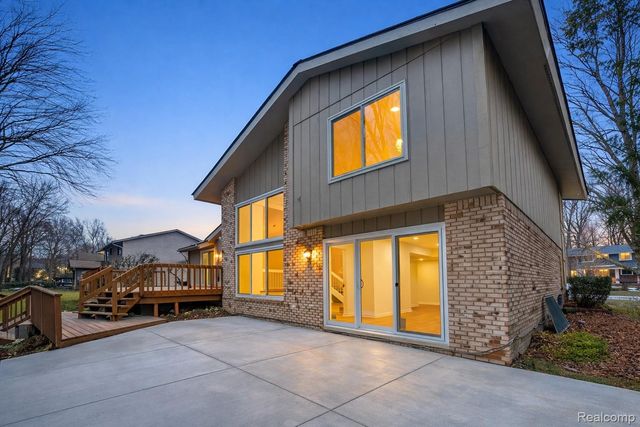 28902 Creek Bend Drive, Farmington, MI 48331