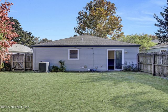 364 FULL MOON Trail, Jacksonville, FL 32225