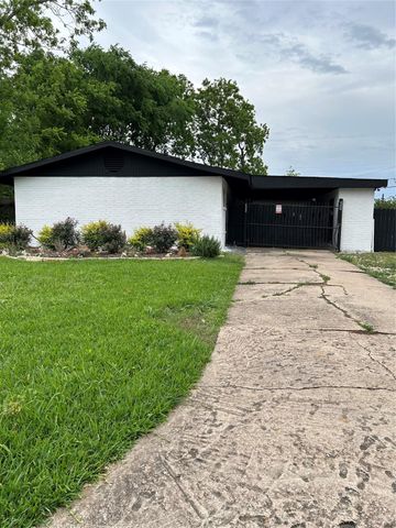 5427 Heatherbrook Drive, Houston, TX 77045