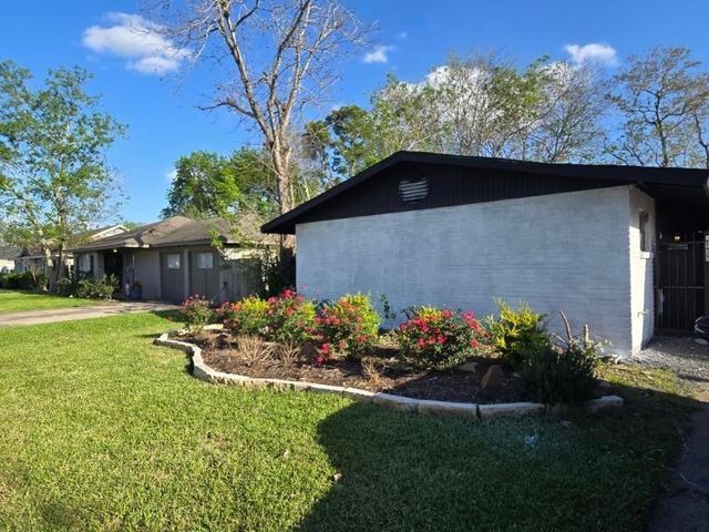 5427 Heatherbrook Drive, Houston, TX 77045