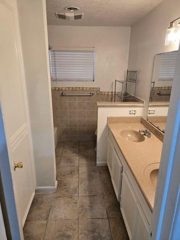 5427 Heatherbrook Drive, Houston, TX 77045