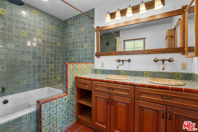 2411 Castle Heights Avenue, Los Angeles, CA 90034