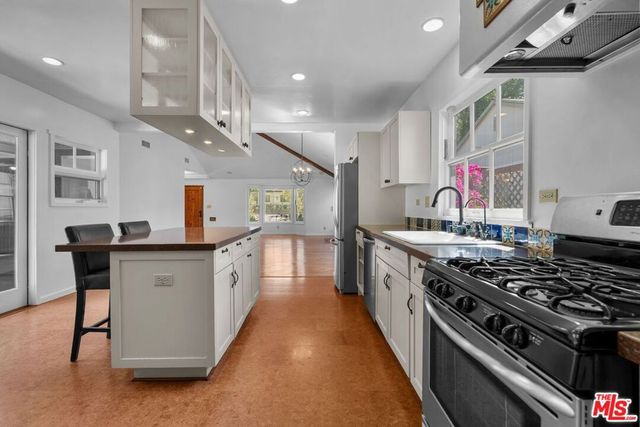 2411 Castle Heights Avenue, Los Angeles, CA 90034