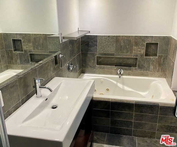 309 Venice Way, Venice, CA 90291
