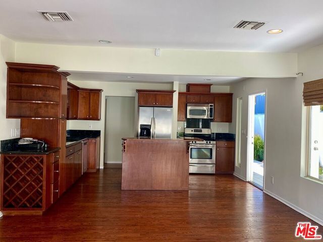 309 Venice Way, Venice, CA 90291