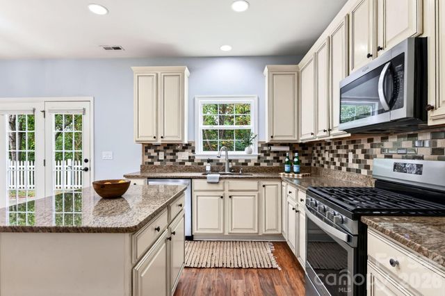 9 Carraway Court, Asheville, NC 28804