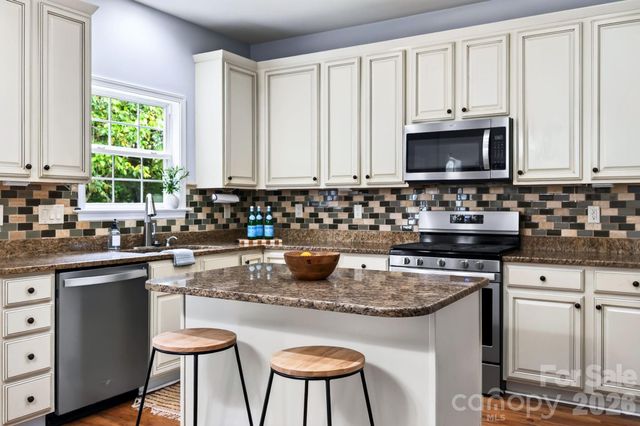 9 Carraway Court, Asheville, NC 28804