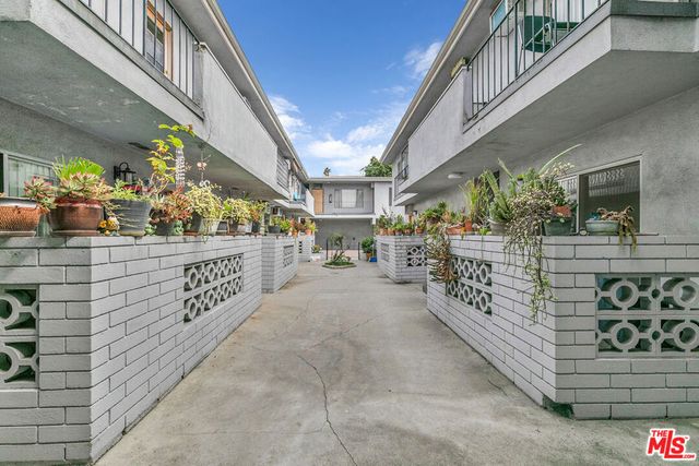 1800 N Harvard Boulevard 21, Los Angeles, CA 90027