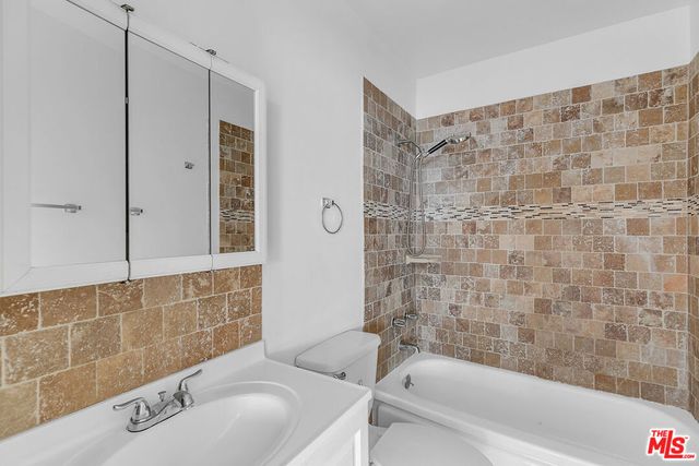 1800 N Harvard Boulevard 21, Los Angeles, CA 90027