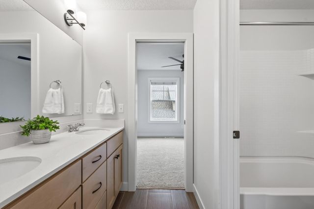 9960 Arrowwood Trail, Woodbury, MN 55129