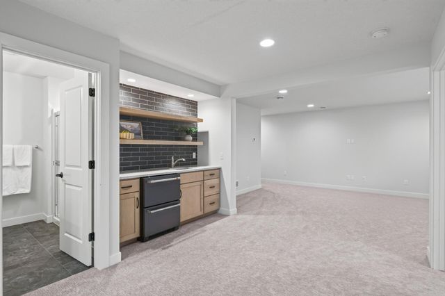 9960 Arrowwood Trail, Woodbury, MN 55129