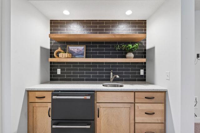 9960 Arrowwood Trail, Woodbury, MN 55129