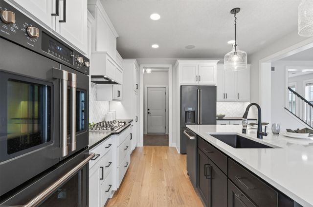 9960 Arrowwood Trail, Woodbury, MN 55129