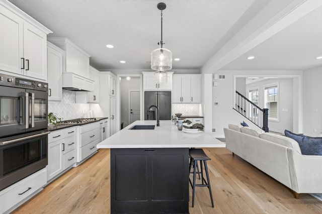 9960 Arrowwood Trail, Woodbury, MN 55129