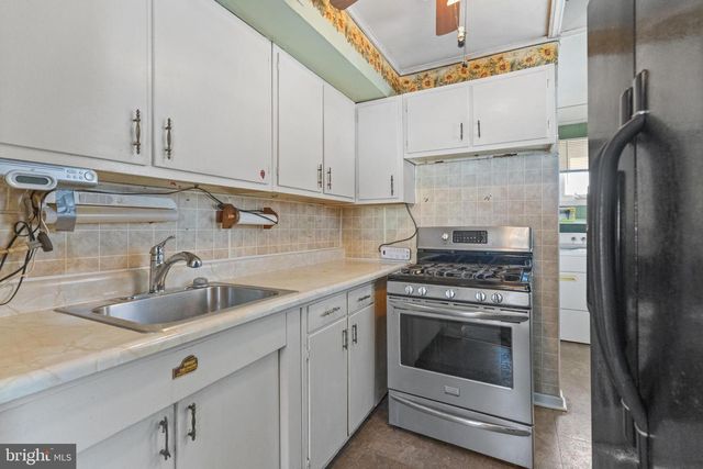 2 WYNDALE AVE, Maple Shade, NJ 08052