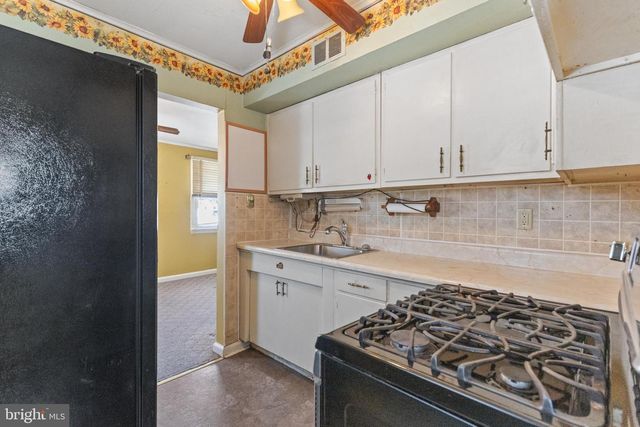 2 WYNDALE AVE, Maple Shade, NJ 08052