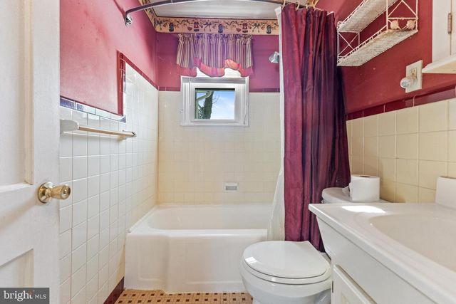 2 WYNDALE AVE, Maple Shade, NJ 08052