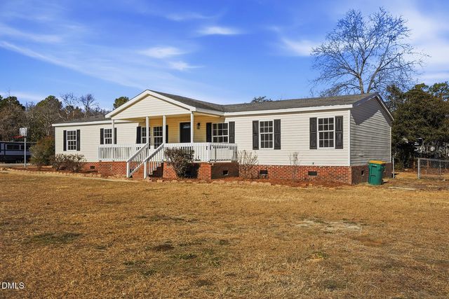 209 Huck Finn Court, Hope Mills, NC 28348