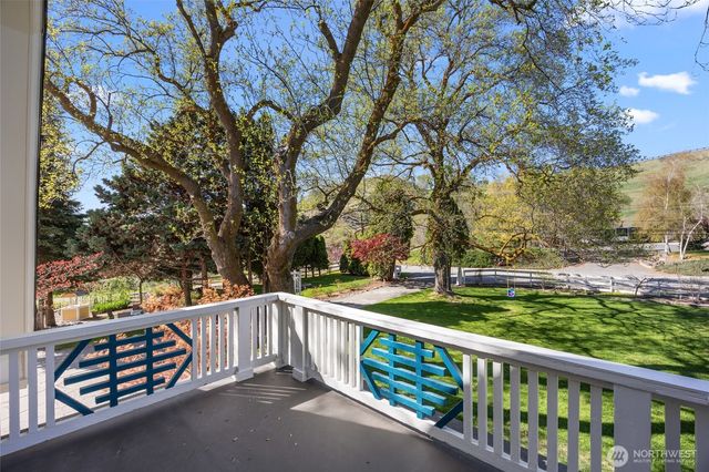 529 Lower Sunnyslope Road, Wenatchee, WA 98801