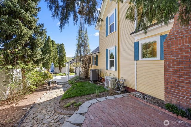 529 Lower Sunnyslope Road, Wenatchee, WA 98801