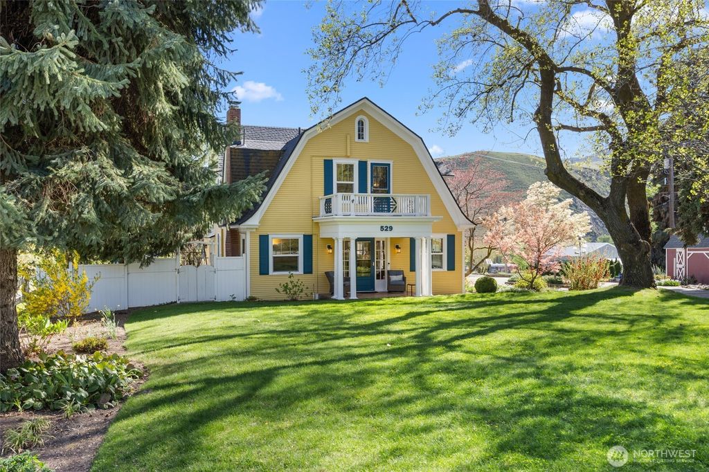 529 Lower Sunnyslope Road, Wenatchee, WA 98801