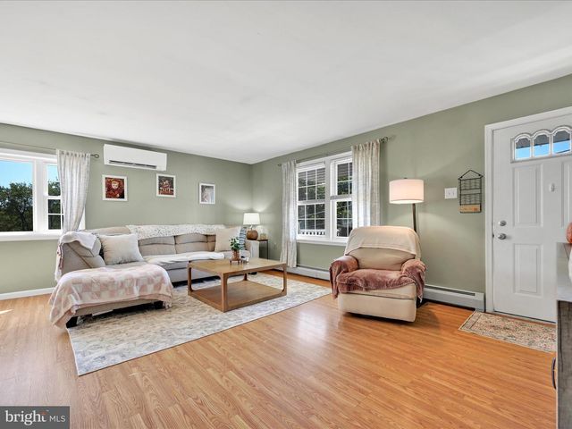 325 WASHINGTON ST, Minersville, PA 17954